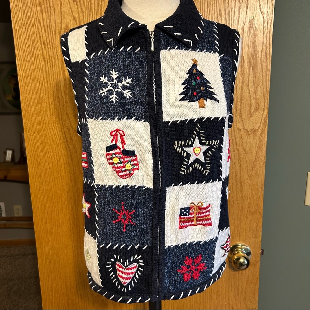 Vintage Erika Christmas
Sweater Vest Women Large
Granny patch
Embroidered‎